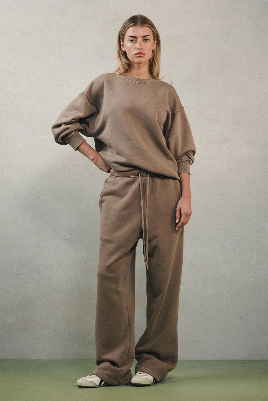 Elwood Oversized Core Crewneck Vintage Brown